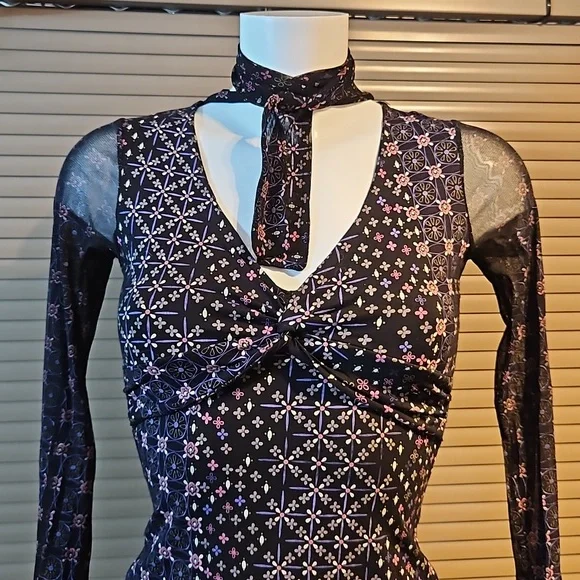 UK Size 6-8 cross wrap top, accentuates bust, transparent sleeves, pussybow tie - Picture 6 of 15